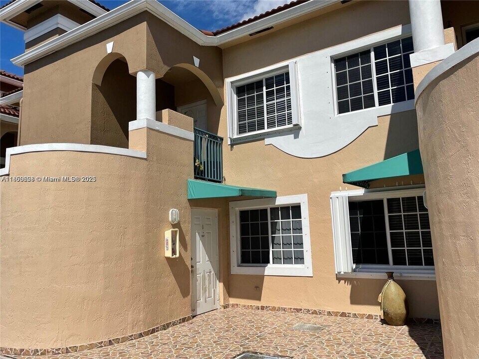 13165 SW 64th Terrace in Miami, FL - Foto de edificio