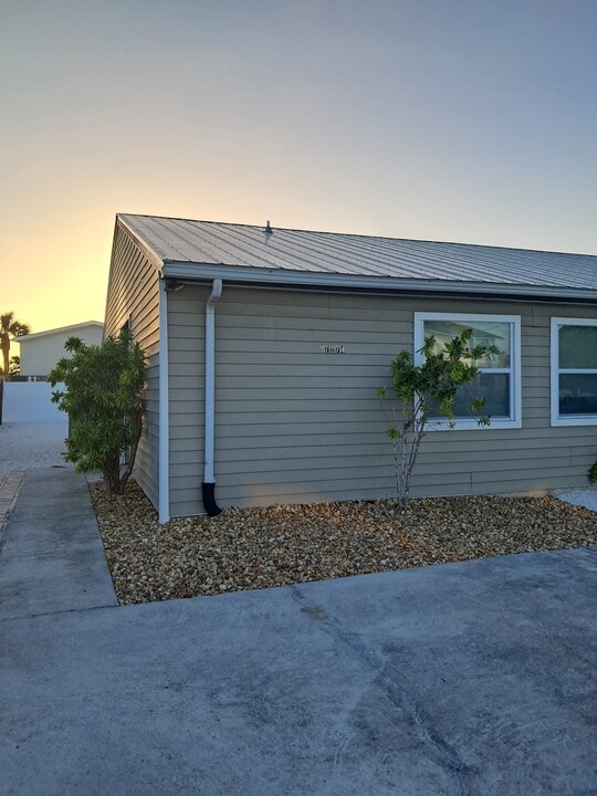 17274 Whitewater Ct, Unit Salt Life 1 in Fort Myers Beach, FL - Building Photo