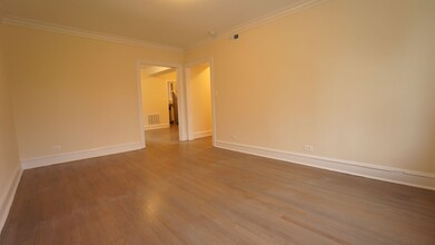 2349 N Drake Ave, Unit 3533-3 in Chicago, IL - Building Photo - Building Photo