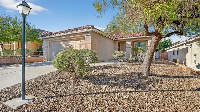 10460 Wellington Manor Ave in Las Vegas, NV - Building Photo - Building Photo