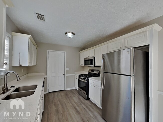 301 Lacebark Ln in Hampton, GA - Building Photo - Building Photo