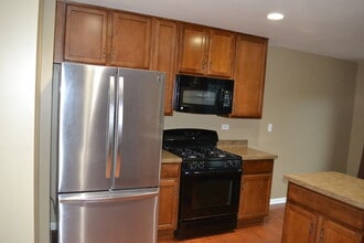 406 Valentine Way in Oswego, IL - Building Photo - Building Photo