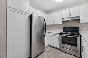 Glen Park At West Campus in Federal Way, WA - Building Photo