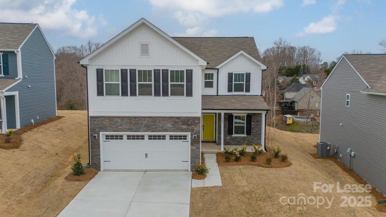 1108 Alyssa Oaks Dr in Lowell, NC - Building Photo