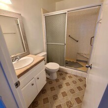 5555 W 8th St, Unit 207 in Los Angeles, CA - Building Photo - Building Photo