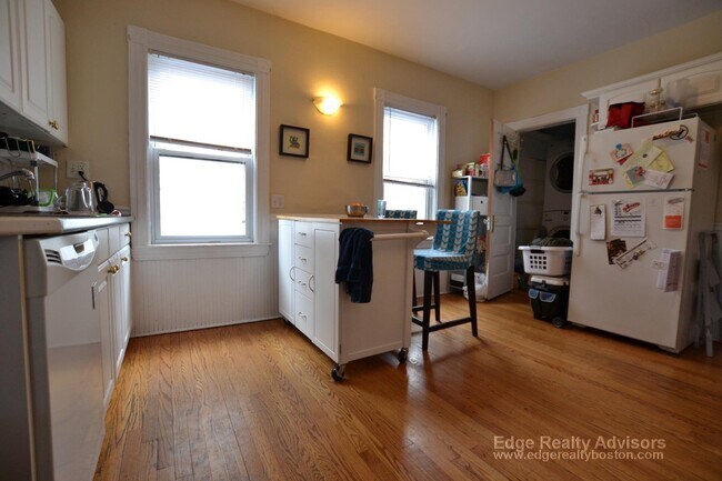 207 Parsons St, Unit 1 in Boston, MA - Building Photo - Building Photo