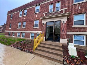 1019 S Farwell St in Eau Claire, WI - Building Photo - Building Photo