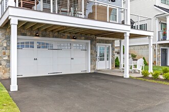 11 Marina Vlg in Branford, CT - Foto de edificio - Building Photo
