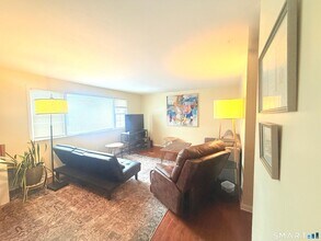 27 Manila Ave in Woodbridge, CT - Building Photo - Building Photo