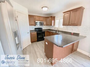 910 James Cir in Clearfield, UT - Building Photo - Building Photo