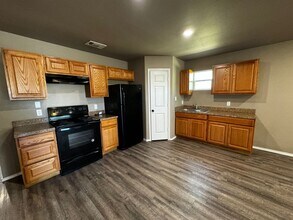 1502 E Auburn St in Lubbock, TX - Building Photo - Building Photo