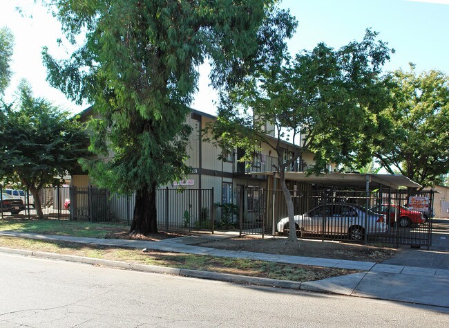 2531 W Fountain Way in Fresno, CA - Building Photo - Building Photo