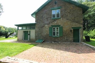 5925-31 Devon Pl in Philadelphia, PA - Building Photo