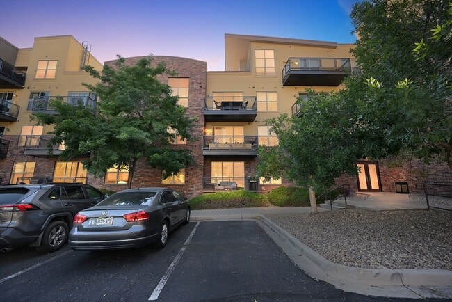9059 E Panorama Cir, Unit B318 in Englewood, CO - Foto de edificio - Building Photo