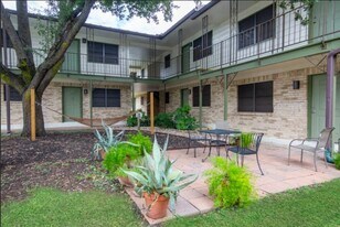 8605 Shoal Creek Blvd, Unit 217 in Austin, TX - Building Photo