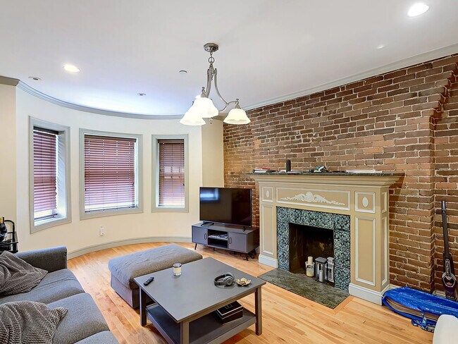 531 Newbury St, Unit 1 in Boston, MA - Foto de edificio - Building Photo