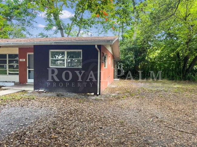 1881 Edison Ave in Ft. Myers, FL - Foto de edificio - Building Photo