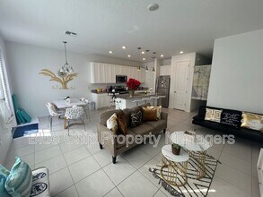 1421 Discovery St in Davenport, FL - Foto de edificio - Building Photo
