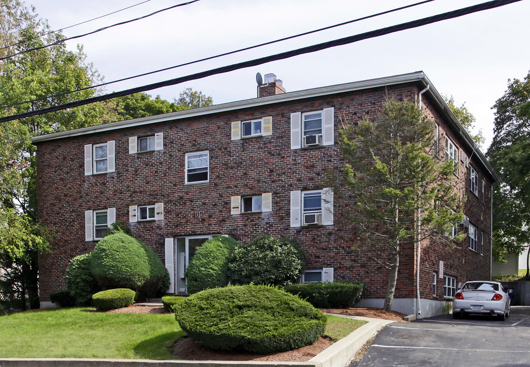 268 West St in Quincy, MA - Foto de edificio