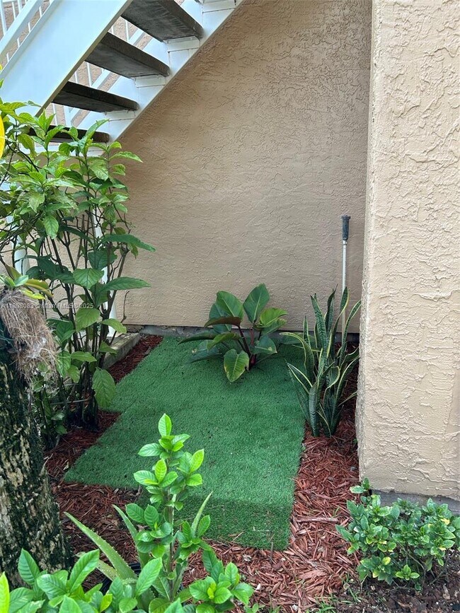 15581 SW 104th Terrace in Miami, FL - Building Photo - Building Photo