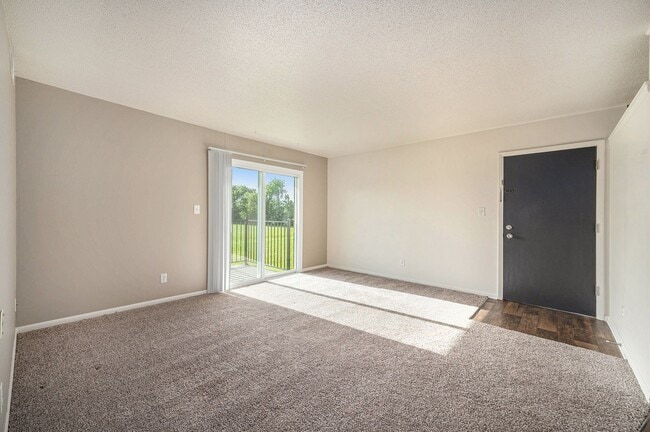 Blue Springs Apartments in Blue Springs, MO - Foto de edificio - Building Photo