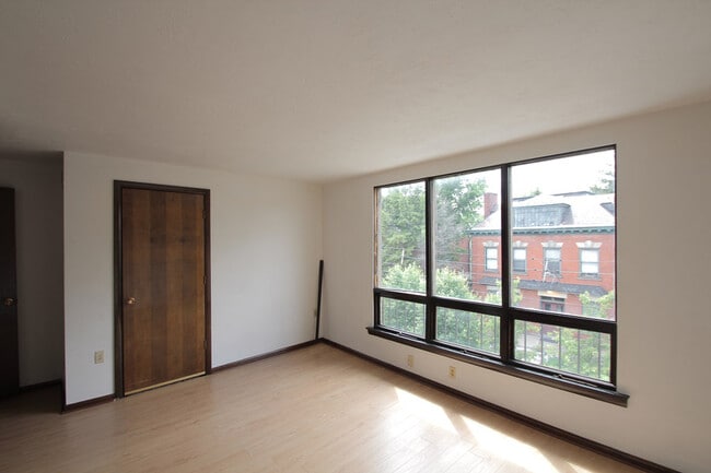 315 S Trenton Ave, Unit 2 in Pittsburgh, PA - Building Photo - Building Photo