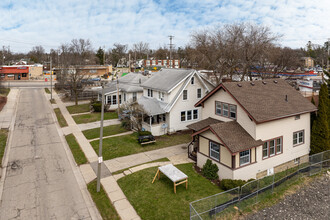 123 Cedar St in East Lansing, MI - Foto de edificio - Building Photo