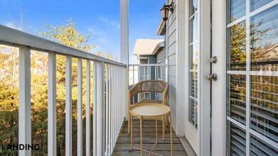 9015 Kings Grant Dr, Unit 8303-304 in Charlotte, NC - Building Photo - Building Photo