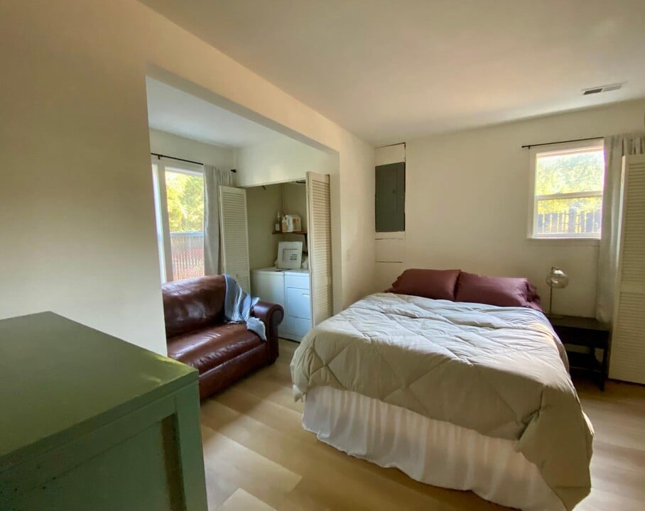 7277 SW Canyon Ln in Portland, OR - Building Photo