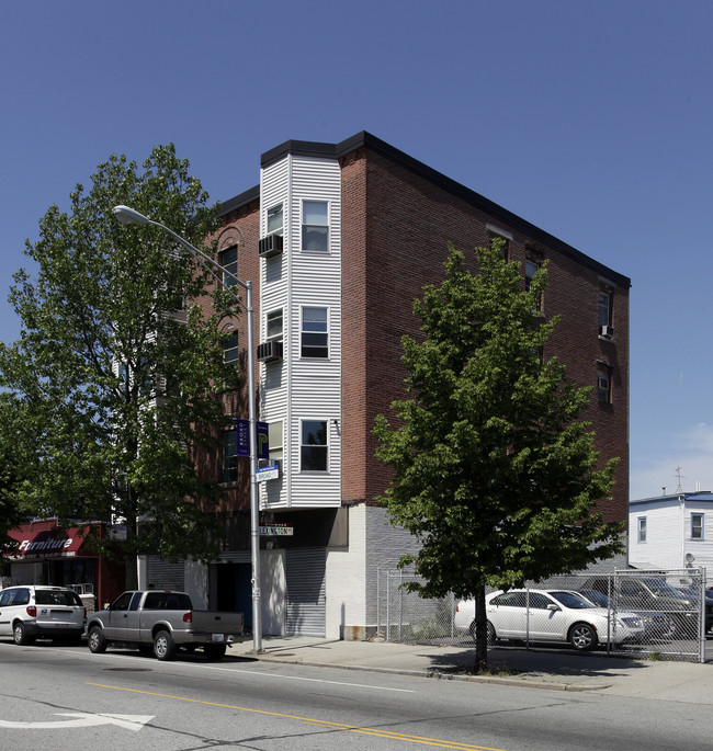 882 Broad St in Providence, RI - Building Photo - Building Photo