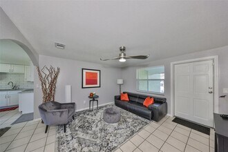 6025 Florida Cir S in Apollo Beach, FL - Building Photo - Building Photo