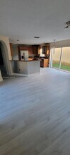 5280 NW 113th Pl in Doral, FL - Foto de edificio - Building Photo