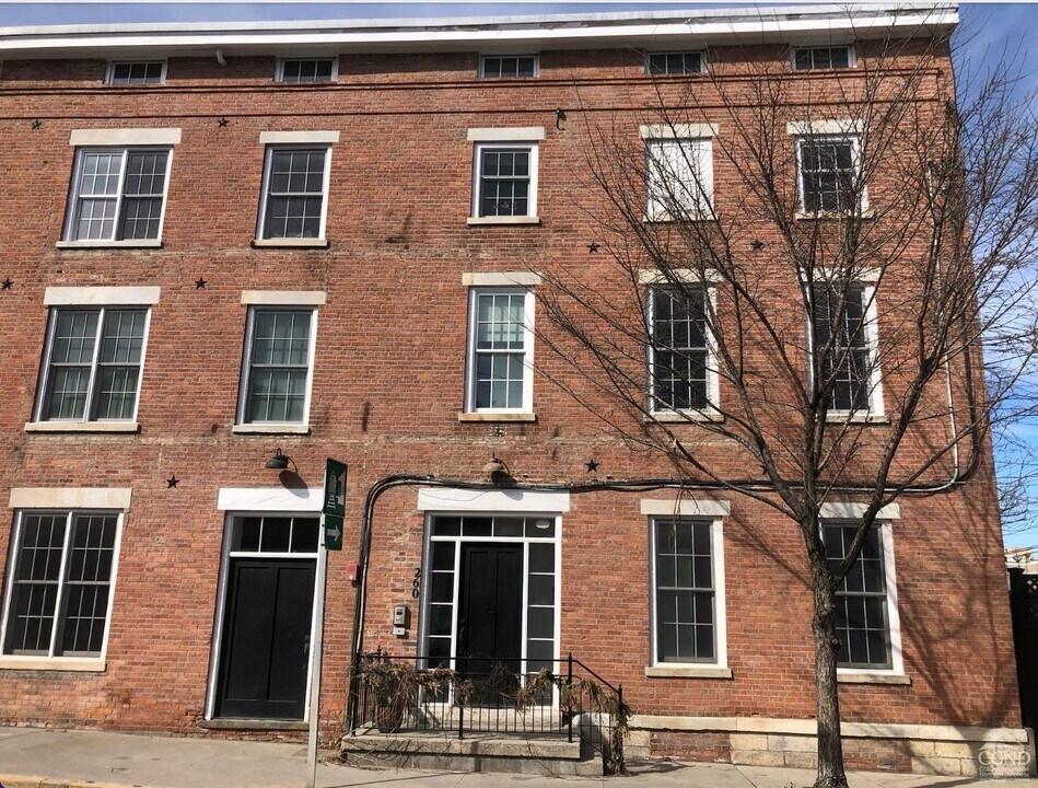 260 Warren St in Hudson, NY - Building Photo
