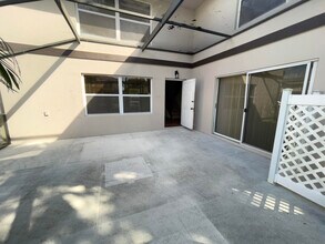 27 Clinton Ct in Royal Palm Beach, FL - Building Photo - Building Photo