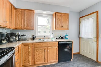 9122 Plymouth Ave N in Golden Valley, MN - Building Photo - Building Photo