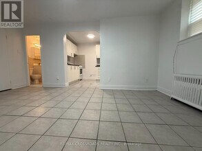 2770 Yonge St in Toronto, ON - Building Photo - Building Photo