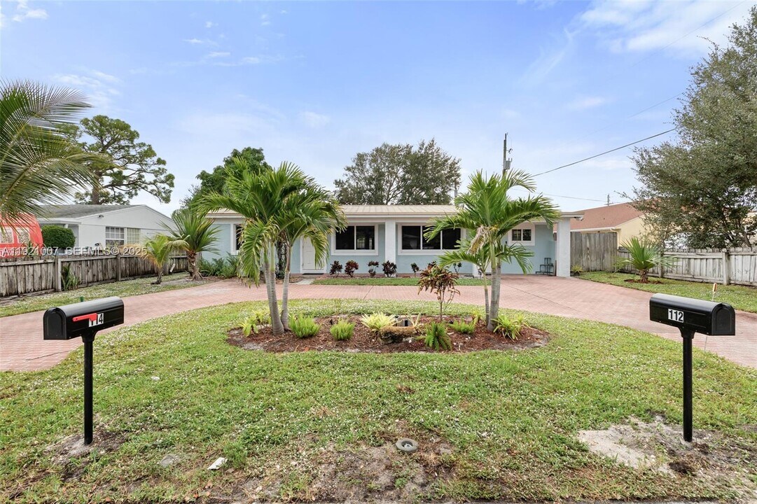 112 Milton St in Lantana, FL - Building Photo