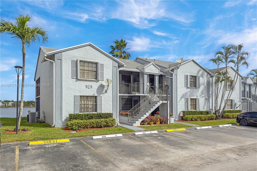 929 Hamilton Dr in Homestead, FL - Foto de edificio