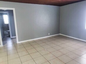 1232 W 35th St in Riviera Beach, FL - Building Photo - Building Photo