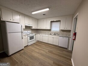 1605 Cedar Shoals Dr in Athens, GA - Building Photo - Building Photo