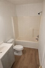 17541 E 10 Mile Rd in Roseville, MI - Building Photo - Building Photo