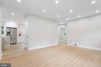3 Knox Pl in Silver Spring, MD - Building Photo - Building Photo