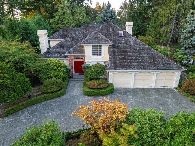 16528 SE 46th St in Bellevue, WA - Foto de edificio - Building Photo