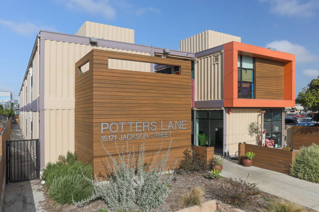 Potter's Lane in Midway City, CA - Building Photo