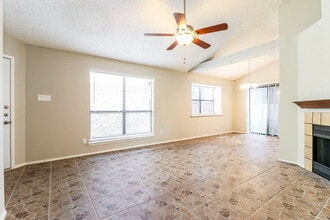 1366 Chinaberry Dr in Lewisville, TX - Building Photo - Building Photo
