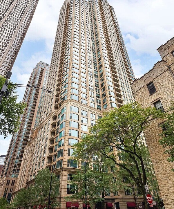25 E Superior St, Unit 2805 in Chicago, IL - Foto de edificio