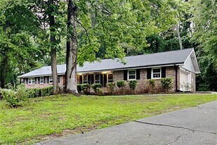 2755 Hickory Cir in Snellville, GA - Building Photo