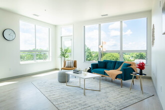 Nexus at Union Corners in Madison, WI - Foto de edificio - Interior Photo