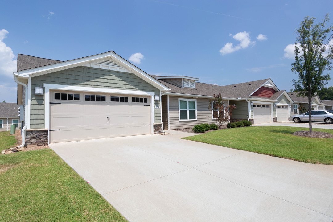 Redwood Greer Abner Creek Road in Greer, SC - Foto de edificio