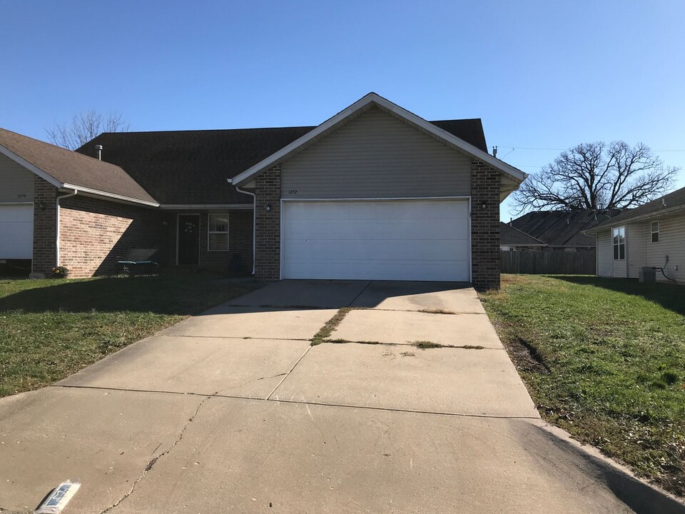 1270 Butterfield Dr in Nixa, MO - Building Photo